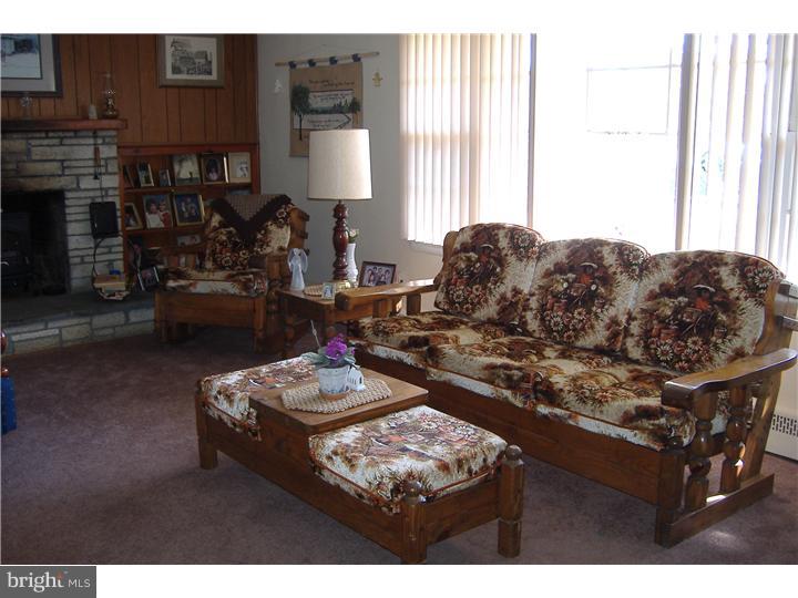 1395 Kepler Road Pottstown, PA 19464 - Photo 4 of 19 Living Room