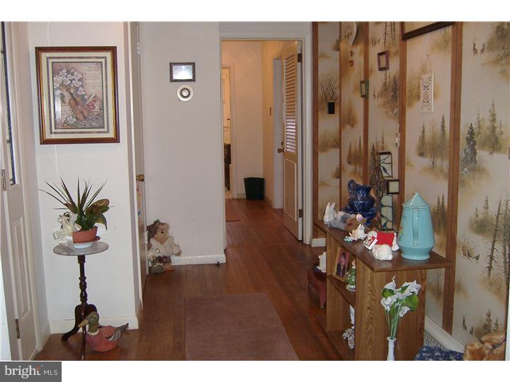 1395 Kepler Road Pottstown, PA 19464 - Photo 6 of 19 Foyer