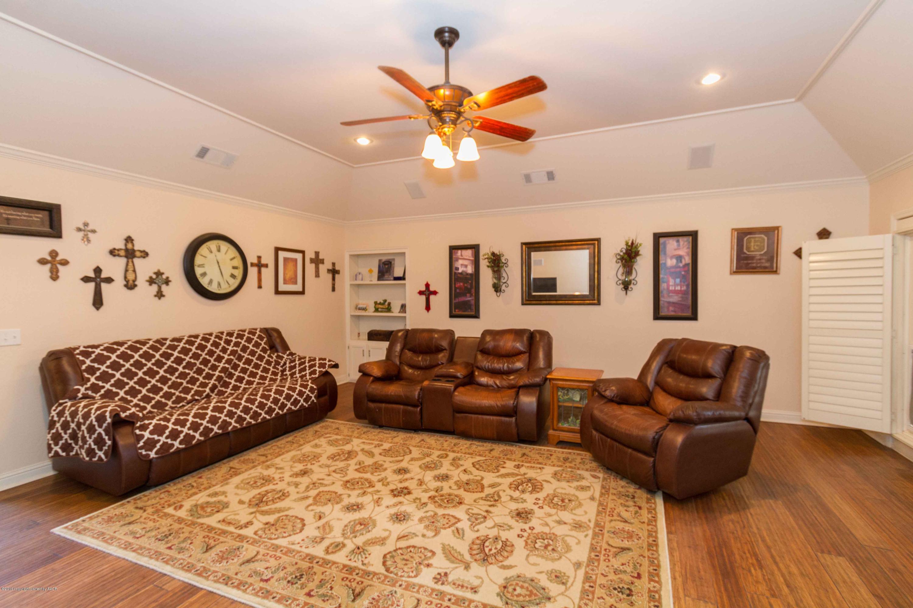 7253 Bayswater Road Amarillo, TX 79109 - Photo 14 of 34 LIVING ROOM VIEW 3