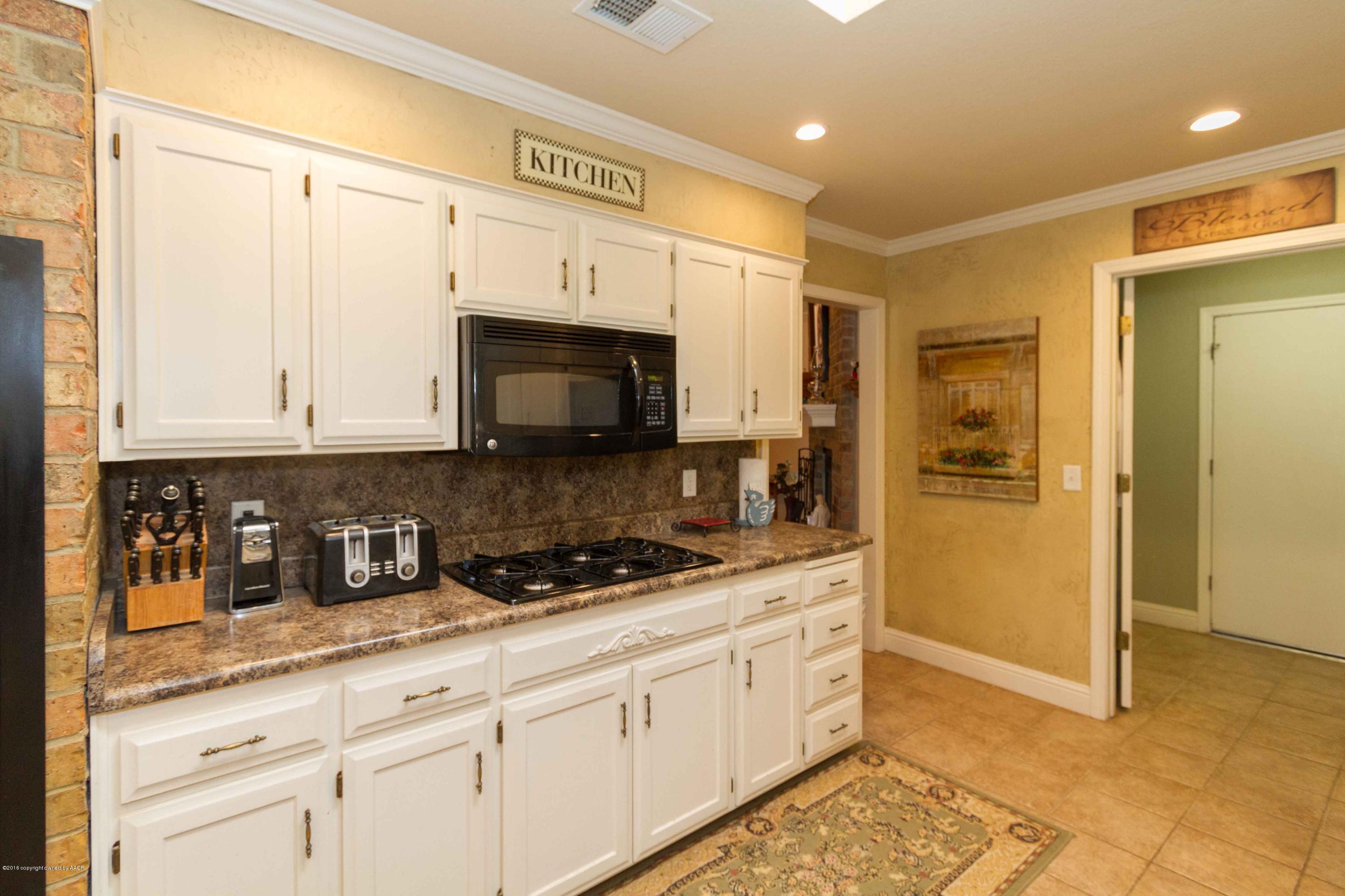 7253 Bayswater Road Amarillo, TX 79109 - Photo 9 of 34 KITCHEN VIEW 4