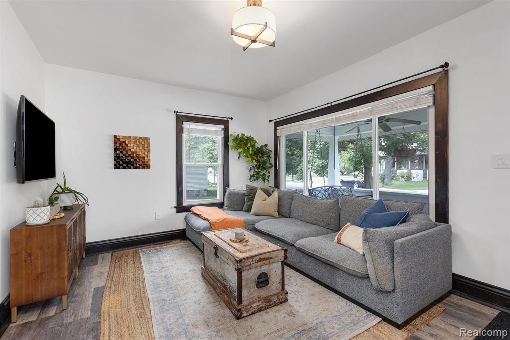 709 East Clinton Street Howell, MI 48843 - Photo 5 of 26 Gallery Image 5