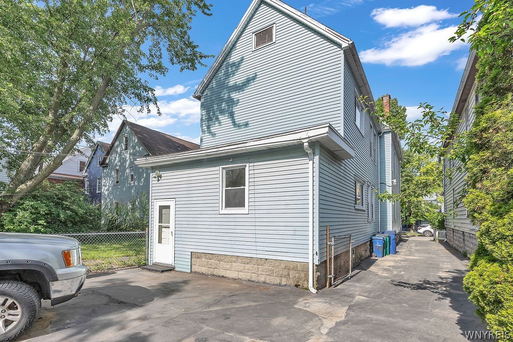 175 Congress Street Buffalo, NY 14213 - Photo 3 of 48 Back of house