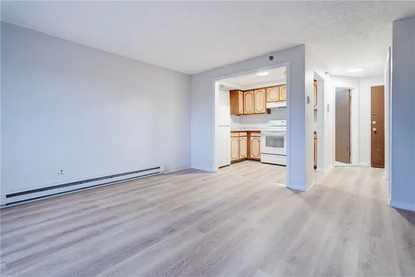 $975 | 400 Main Street, Unit B10, East Rochester, NY 14445