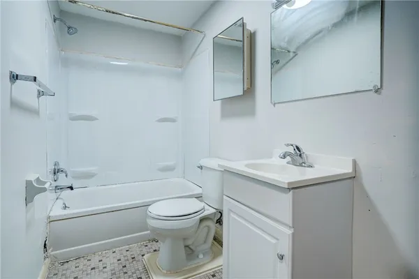 $975 | 400 Main Street, Unit B10, East Rochester, NY 14445