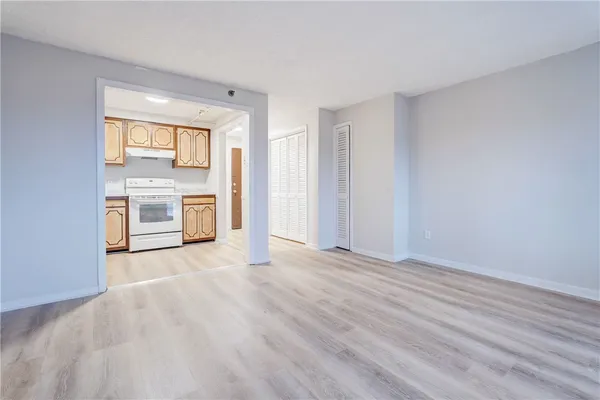 $975 | 400 Main Street, Unit B10, East Rochester, NY 14445