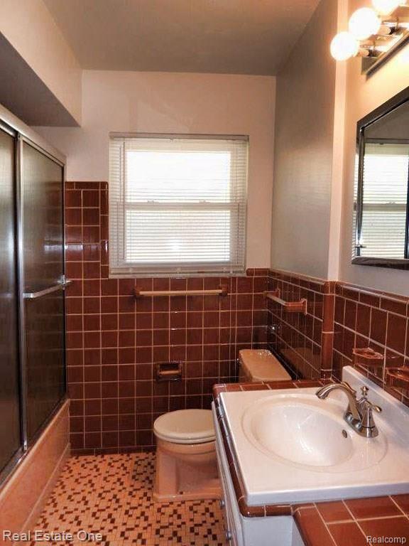 19637 Rensellor Street Livonia, MI 48152 - Photo 5 of 13