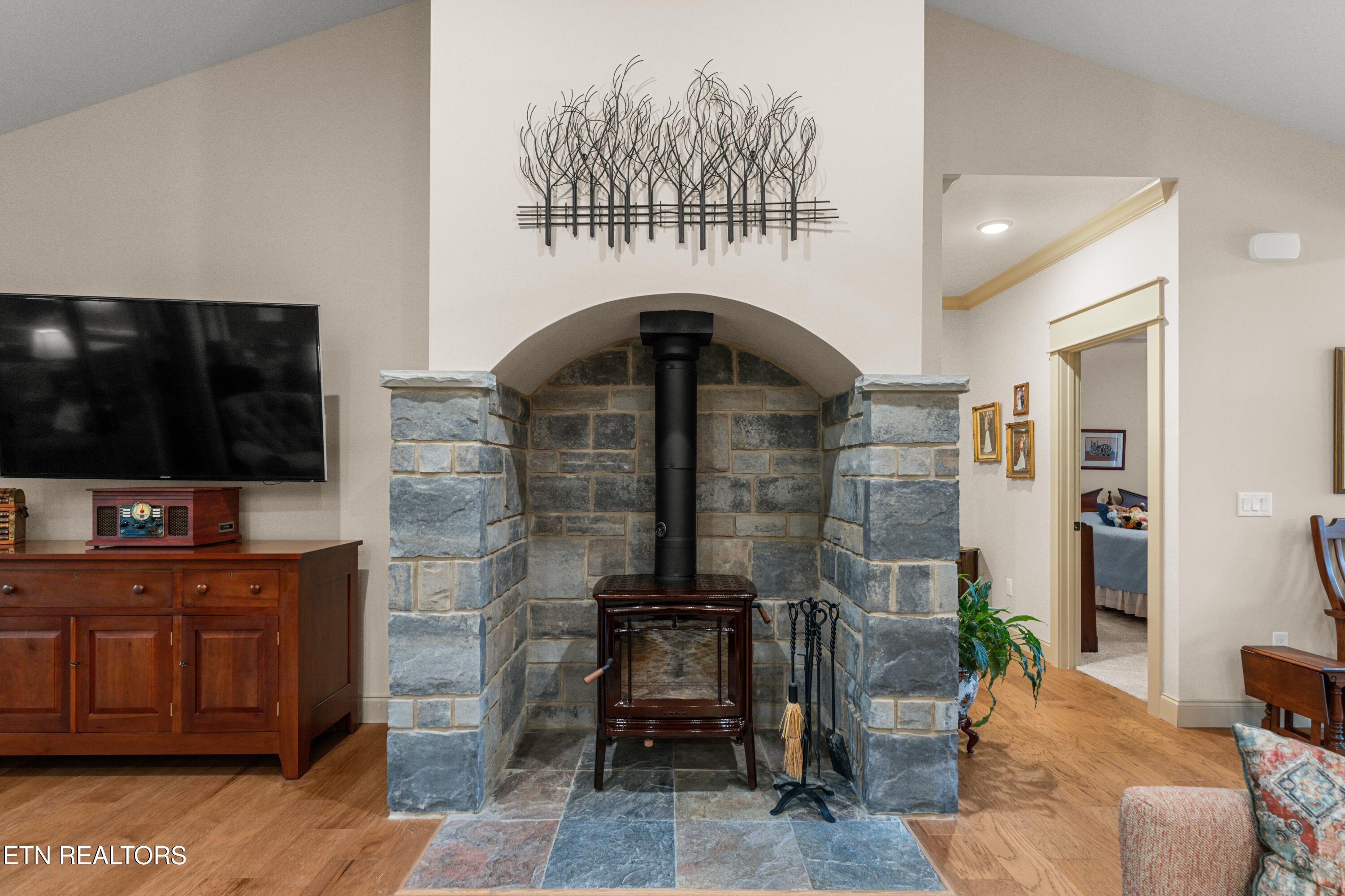 143 Chestnut Ridge Lane Crossville, TN 38558 - Photo 16 of 59 living room 5