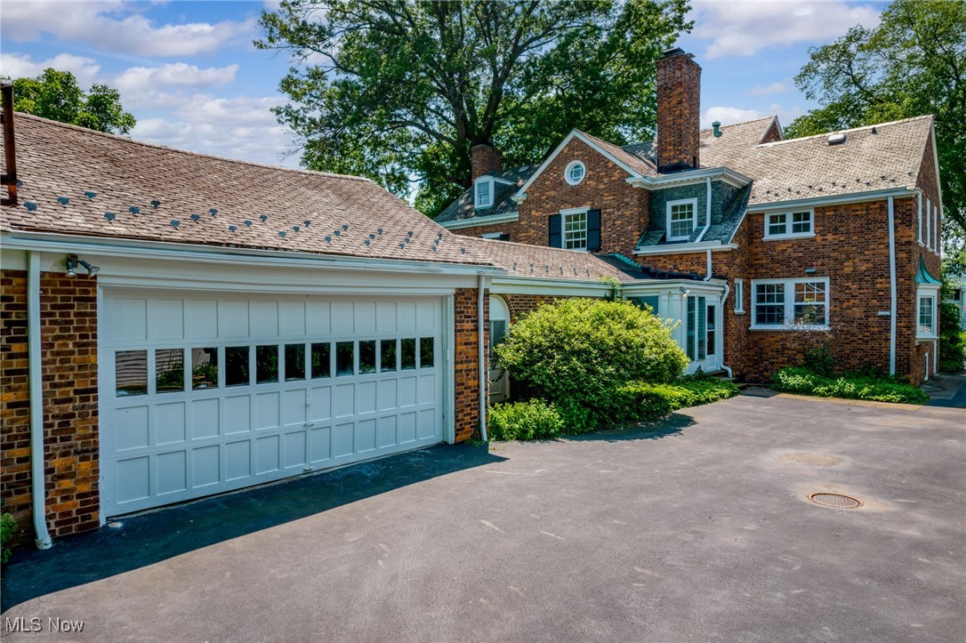 2945 Fontenay Road Cleveland, OH 44120 - Photo 5 of 49 Gallery Image 5