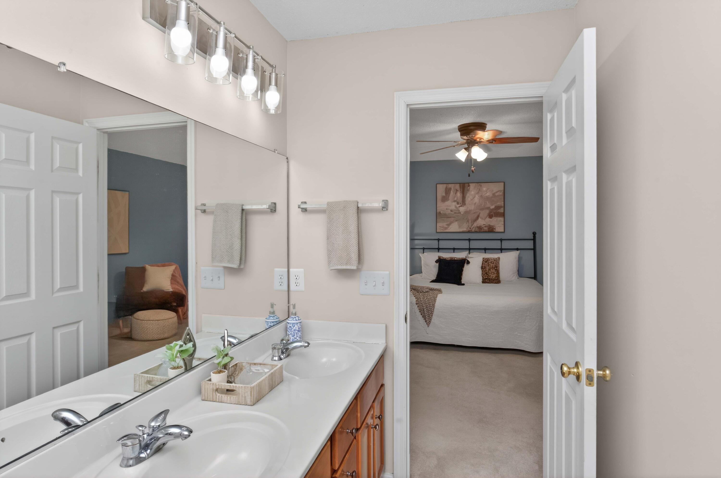 132 Hammerbeck Road Summerville, SC 29483 - Photo 31 of 47 132 Hammerbeck Staging-27