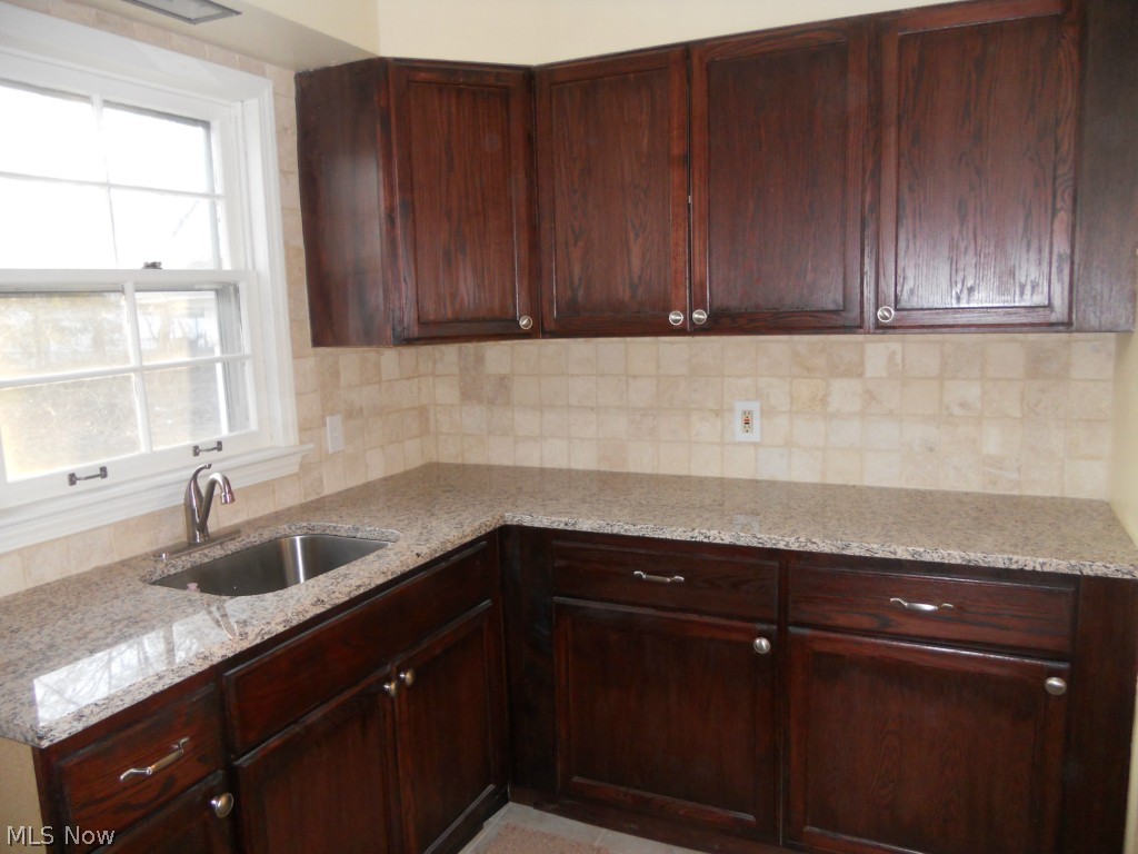 1106 Plainfield Road Cleveland, OH 44121 - Photo 5 of 16