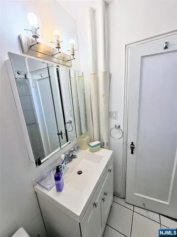 a view of utility room