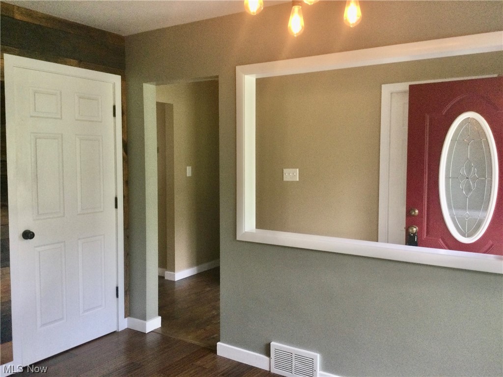 294 Lester Road New Franklin, OH 44319 - Photo 3 of 24 Dining area