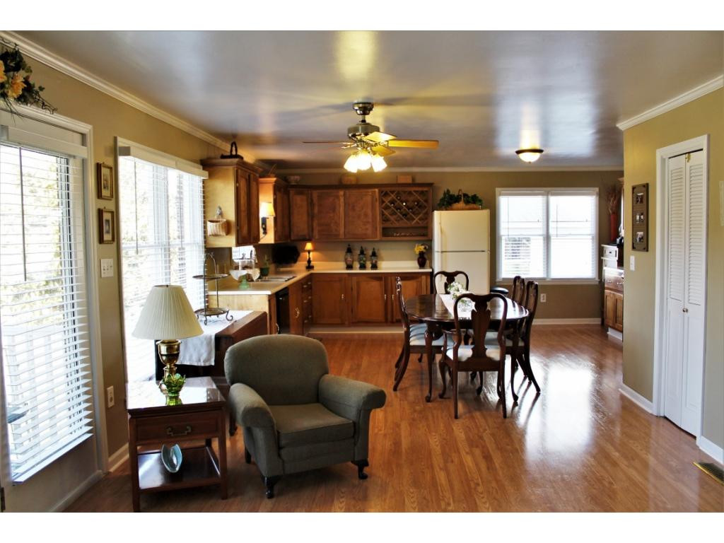 376 Sugar Run Road Jonesville, VA 24263 - Photo 13 of 36 Kitchendining