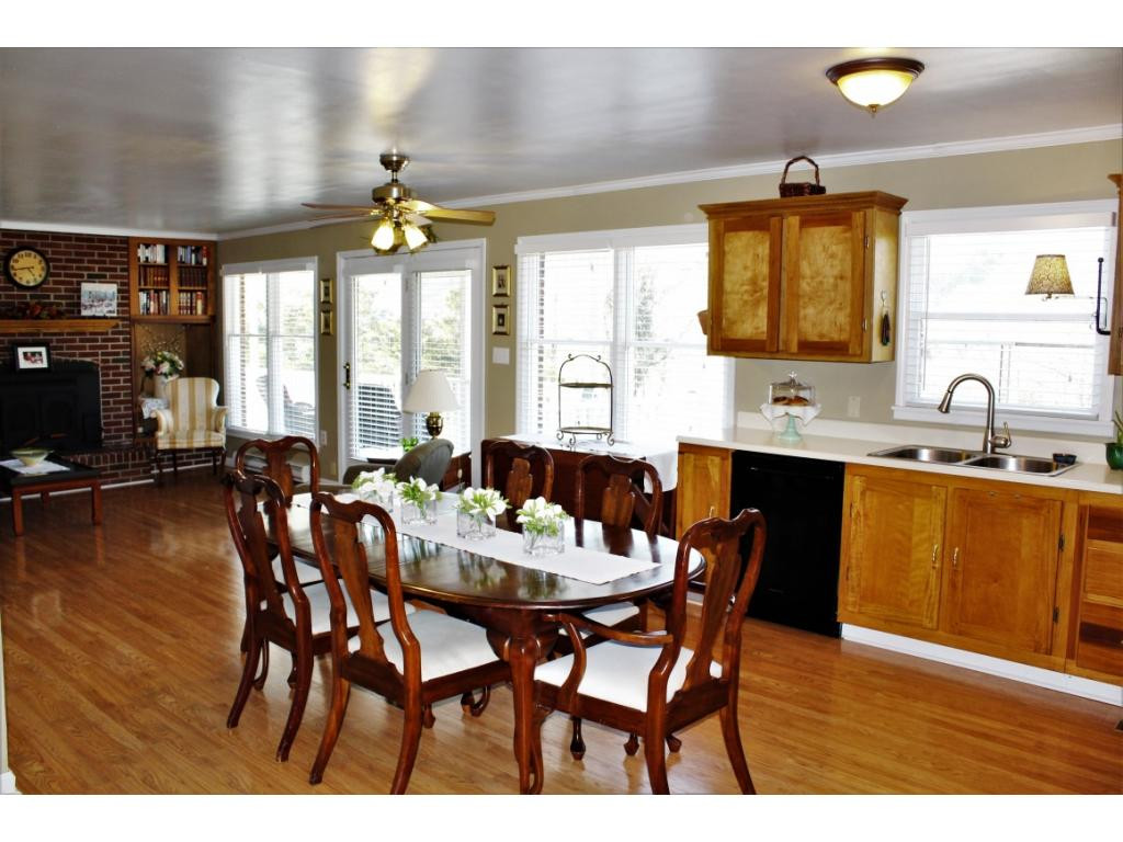 376 Sugar Run Road Jonesville, VA 24263 - Photo 16 of 36 Kitchendining
