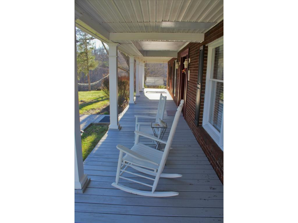 376 Sugar Run Road Jonesville, VA 24263 - Photo 10 of 36 Front porch