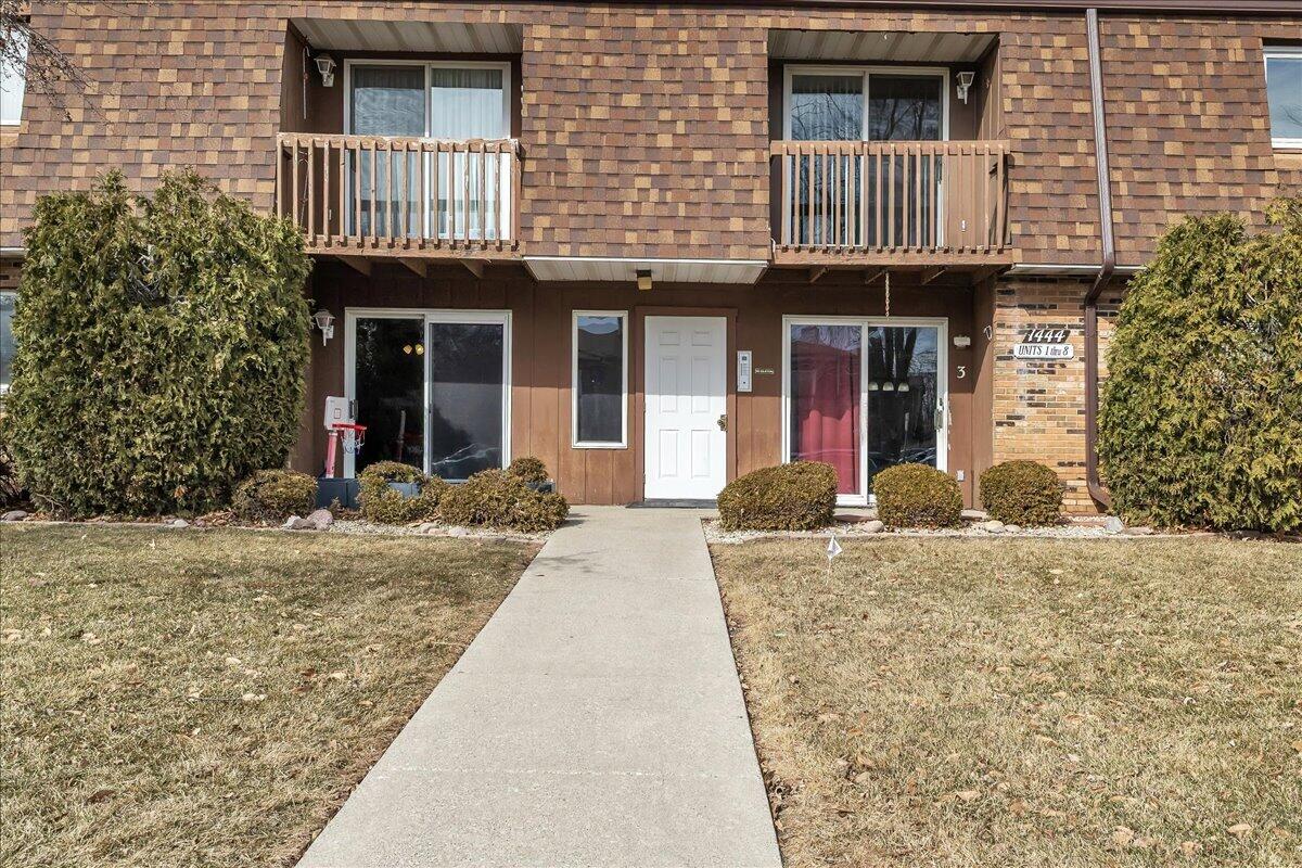 1444 Woodview Drive, Unit 7 Crown Point, IN 46307 - Photo 1 of 15 a front view of a house
