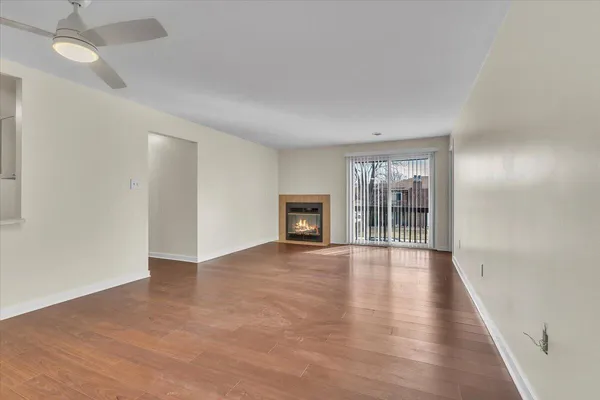 $199,900 | 1444 Woodview Drive, Unit 7, Crown Point, IN 46307