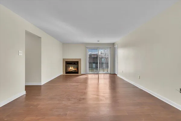 $199,900 | 1444 Woodview Drive, Unit 7, Crown Point, IN 46307