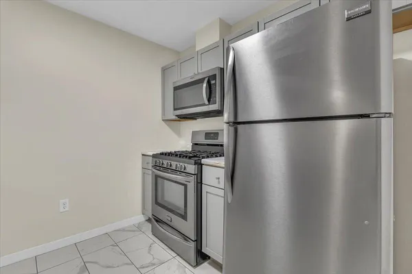 $199,900 | 1444 Woodview Drive, Unit 7, Crown Point, IN 46307