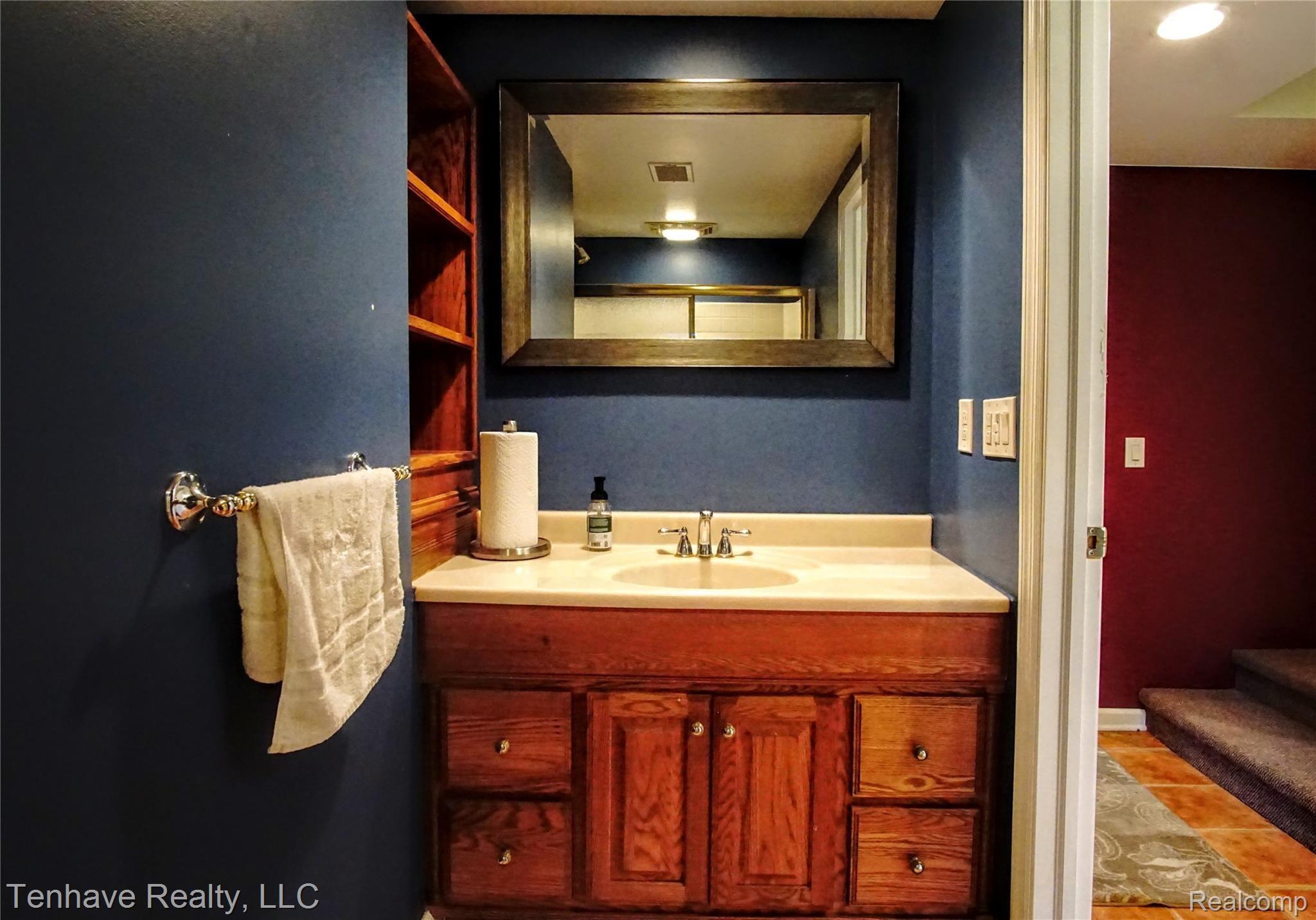 1710 Ward Road Bloomfield Hills, MI 48302 - Photo 15 of 28 Second full bath.