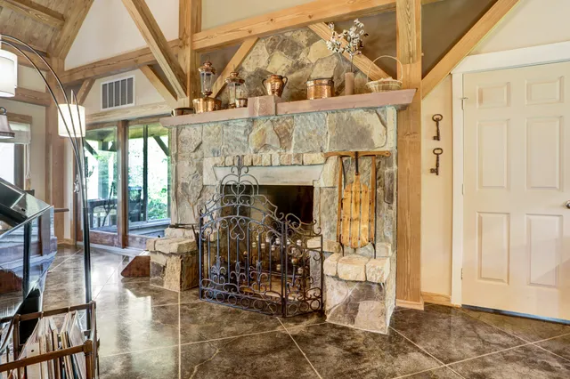 a view of entryway with a front door