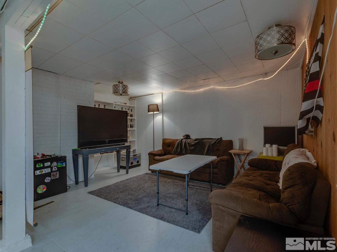 1061 Whitaker Drive Reno, NV 89503 - Photo 14 of 20 a living room with furniture and a flat screen tv