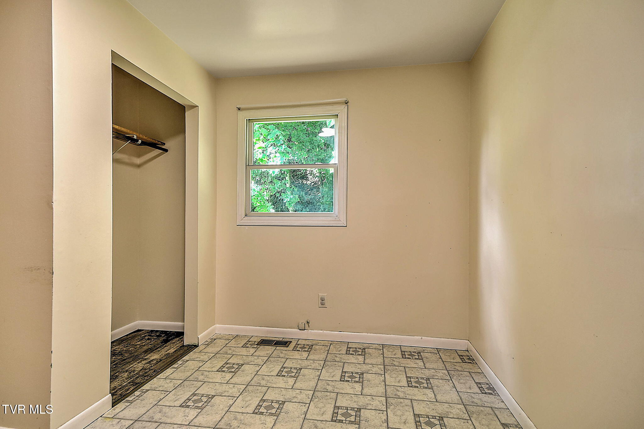 655 Wadlow Gap Road Kingsport, TN 37660 - Photo 27 of 66 23-web-or-mls-655 Wadalow Gap DP-24