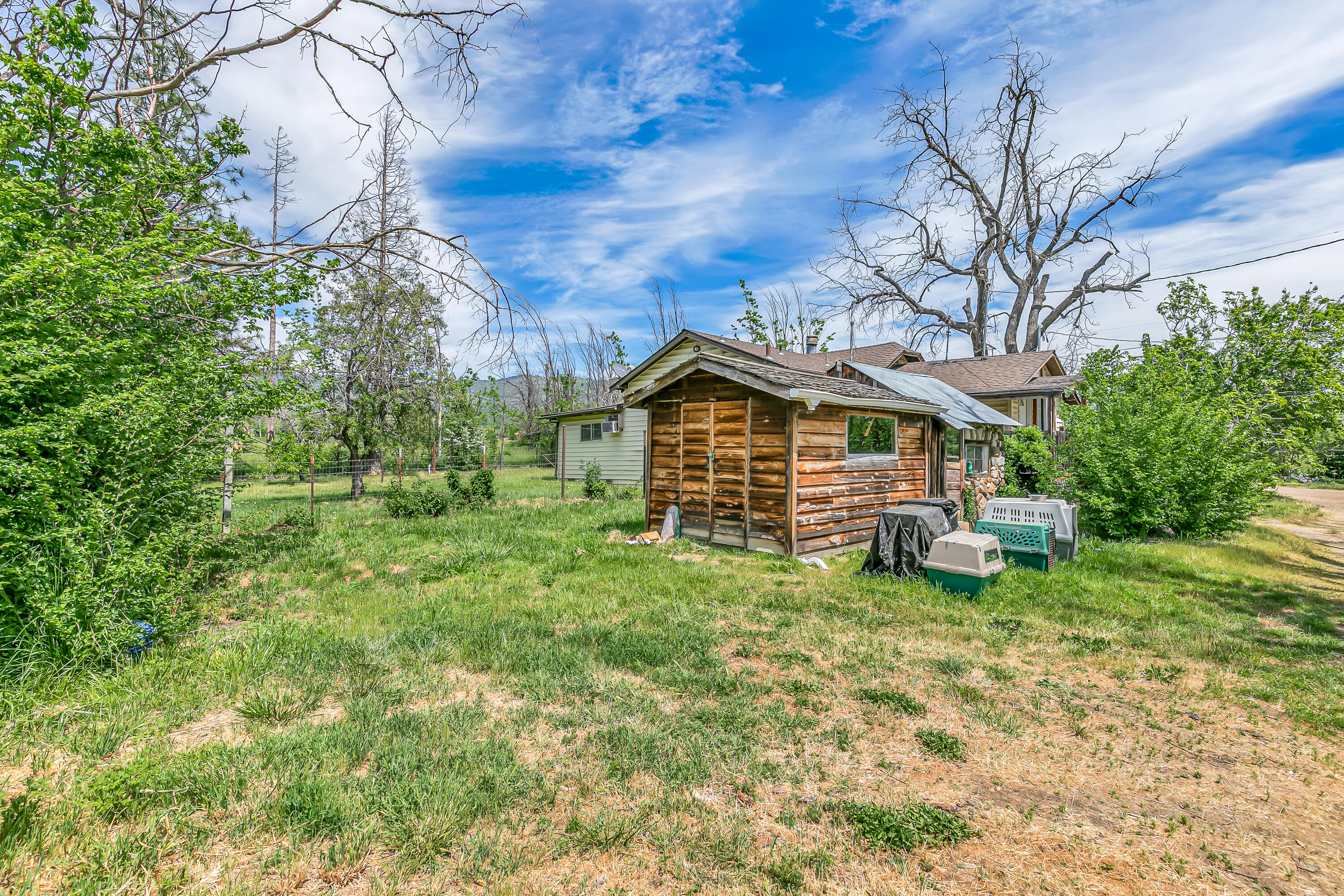560 East Valley View Road Ashland, OR 97520 - Photo 8 of 10 wash house