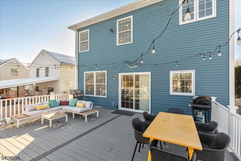 177 Maple Street Bridgewater, NJ 08807 - Photo 36 of 37 a balcony with table and chairs