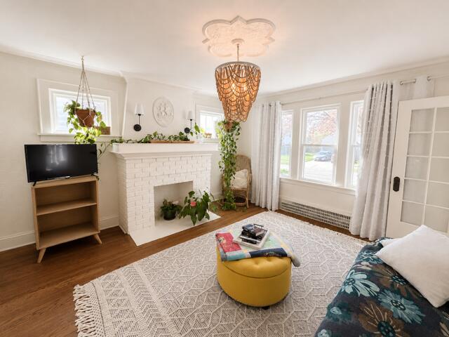 2327 Buchanan Road Kenosha, WI 53143 - Photo 17 of 25 livingroom 2 main