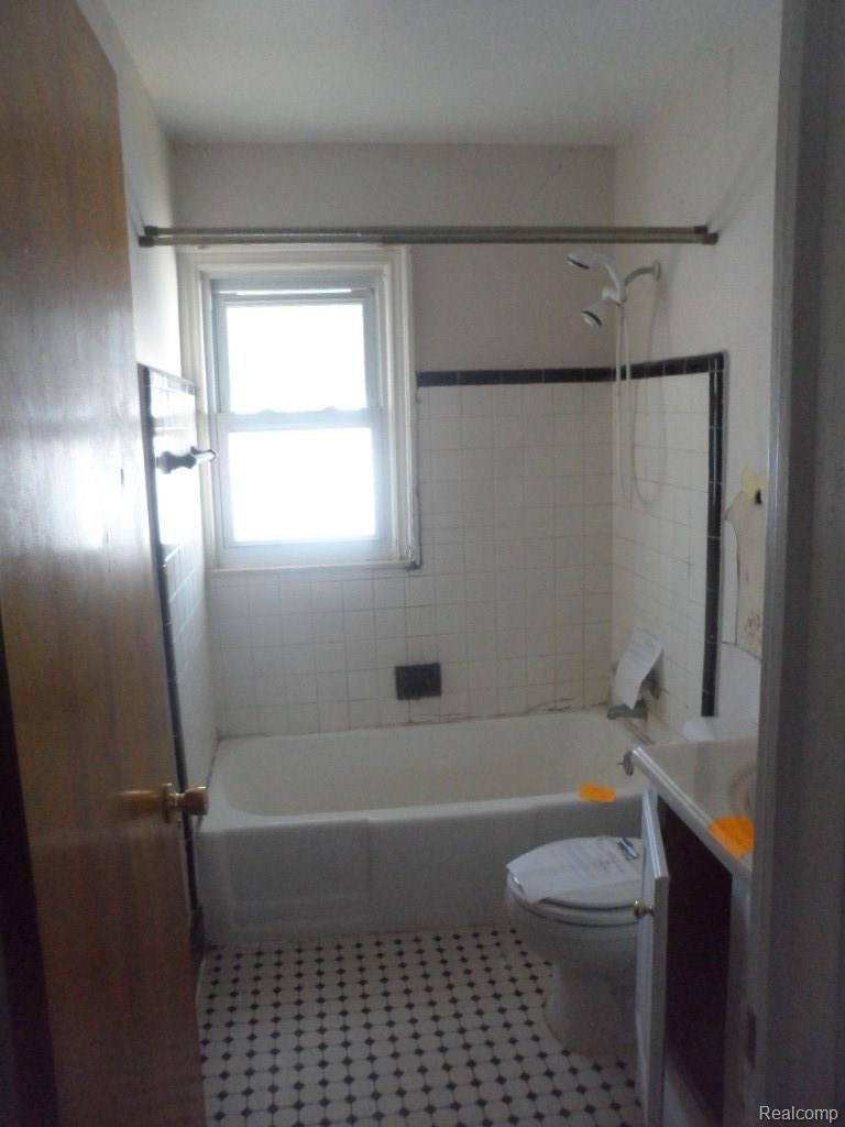 8304 Standard Street Center Line, MI 48015 - Photo 11 of 19 SAM_5665.jpg