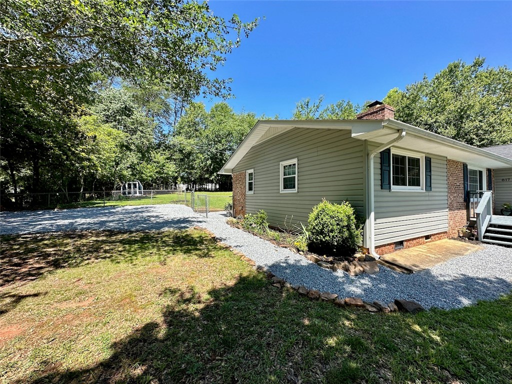 817 Johnson Road Central, SC 29630 - Photo 15 of 17 Driveway