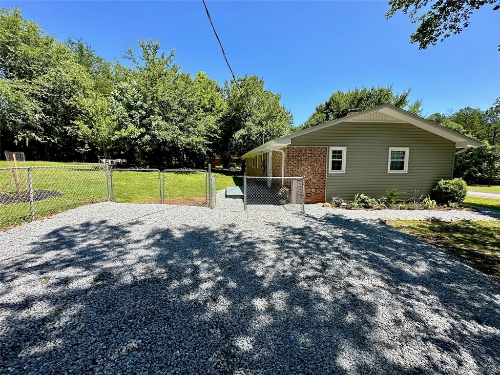 817 Johnson Road Central, SC 29630 - Photo 16 of 17