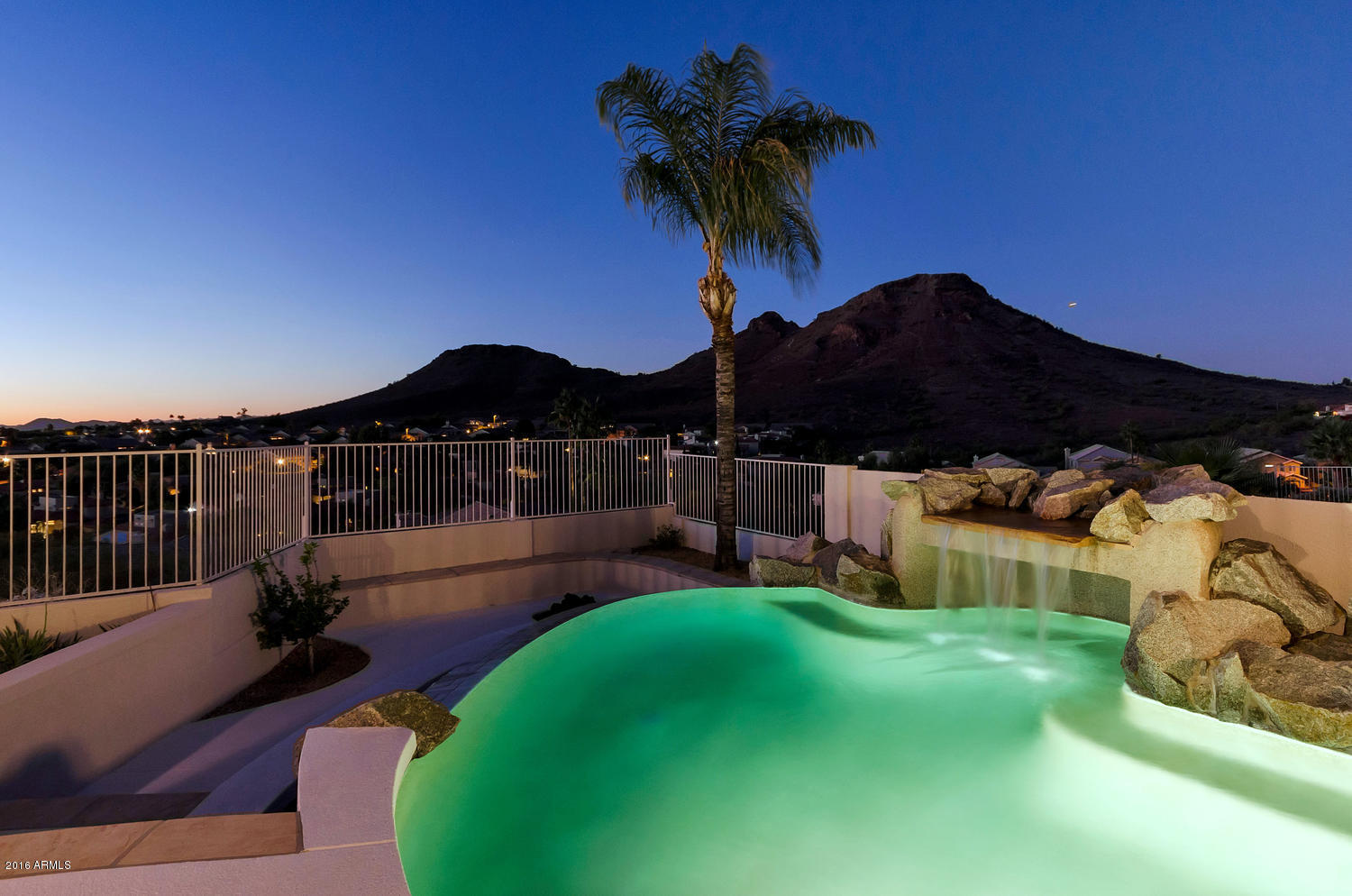 1542 East Redfield Road Phoenix, AZ 85022 - Photo 3 of 32 1542 E Redfield Rd-large-031-71-1542 E R