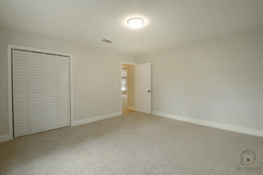 9227 Walker Road Shreveport, LA 71118 - Photo 11 of 16 an empty room with closet area