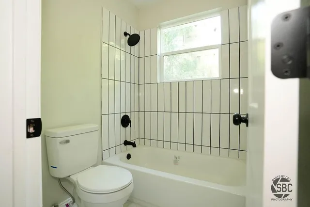 a bathroom with a toilet and a bathtub