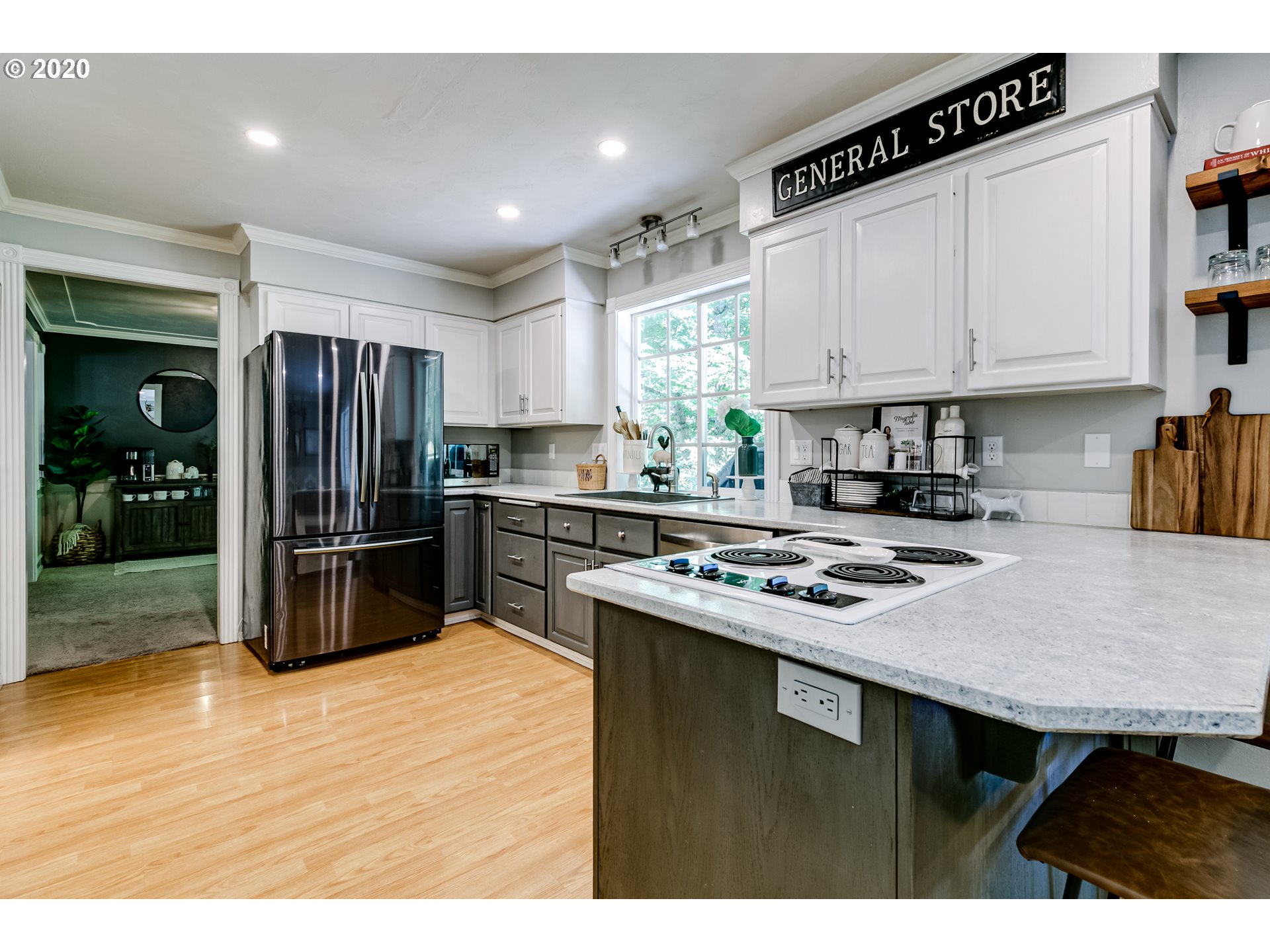 667 South 73rd Street Springfield, OR 97478 - Photo 8 of 21