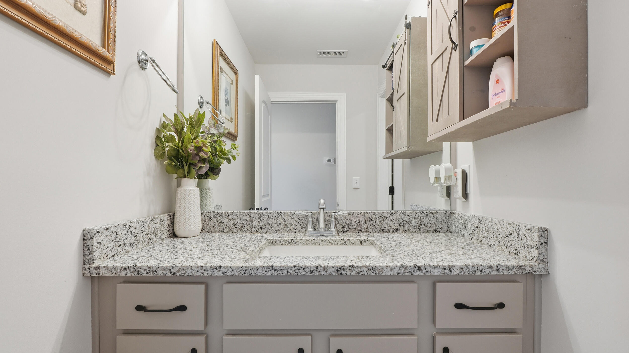 3951 Inlet Loop Chattanooga, TN 37416 - Photo 19 of 36 Guest Bathroom