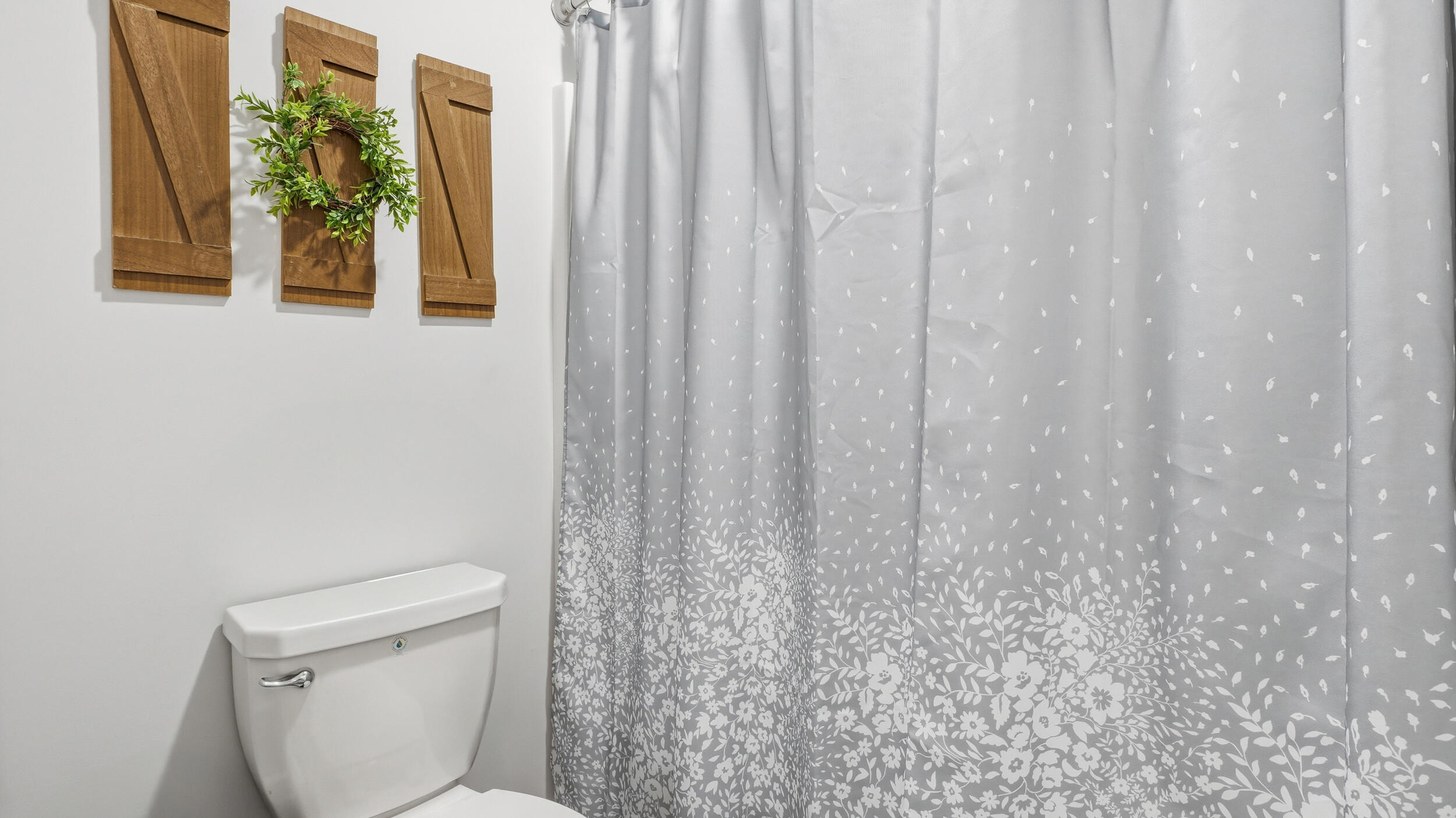 3951 Inlet Loop Chattanooga, TN 37416 - Photo 20 of 36 Guest Bathroom