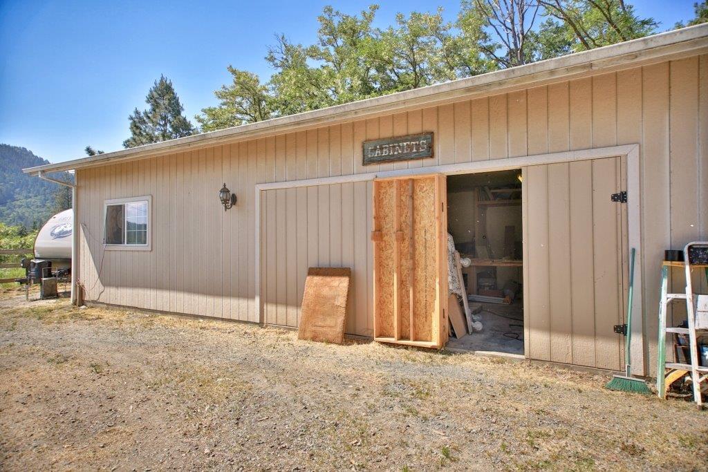 2911 Helms Road Grants Pass, OR 97527 - Photo 21 of 35 Additional Photo