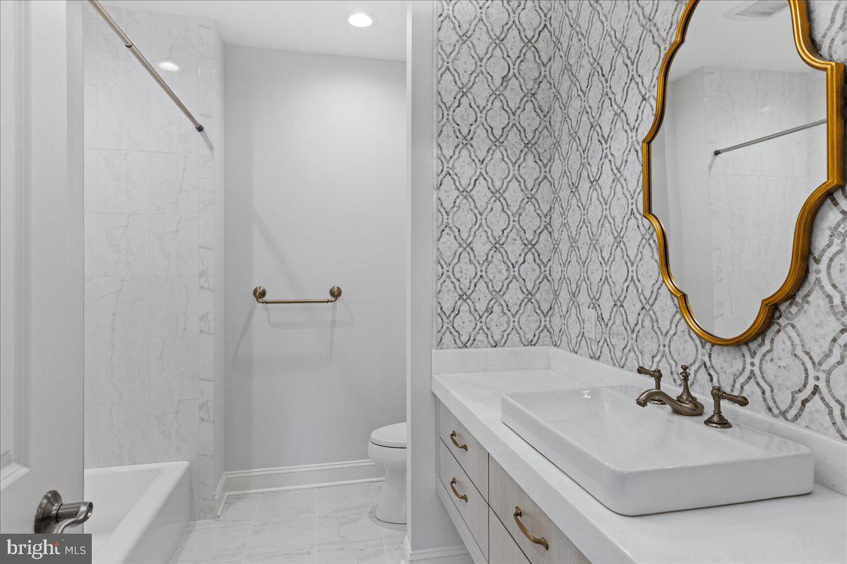 2401 Lower State Road, Unit 202 Doylestown, PA 18901 - Photo 25 of 49