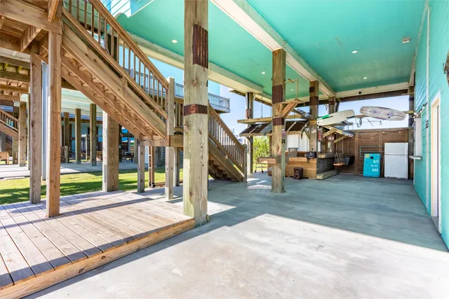 $325,000 | 2569 Palm Drive, Port Bolivar, TX 77650