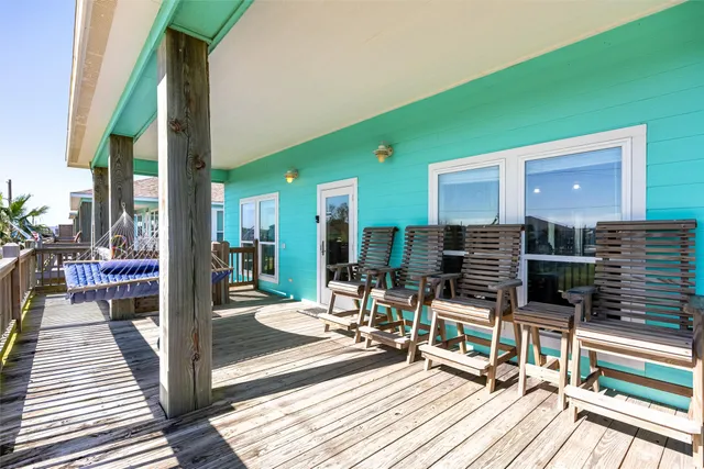 $325,000 | 2569 Palm Drive, Port Bolivar, TX 77650