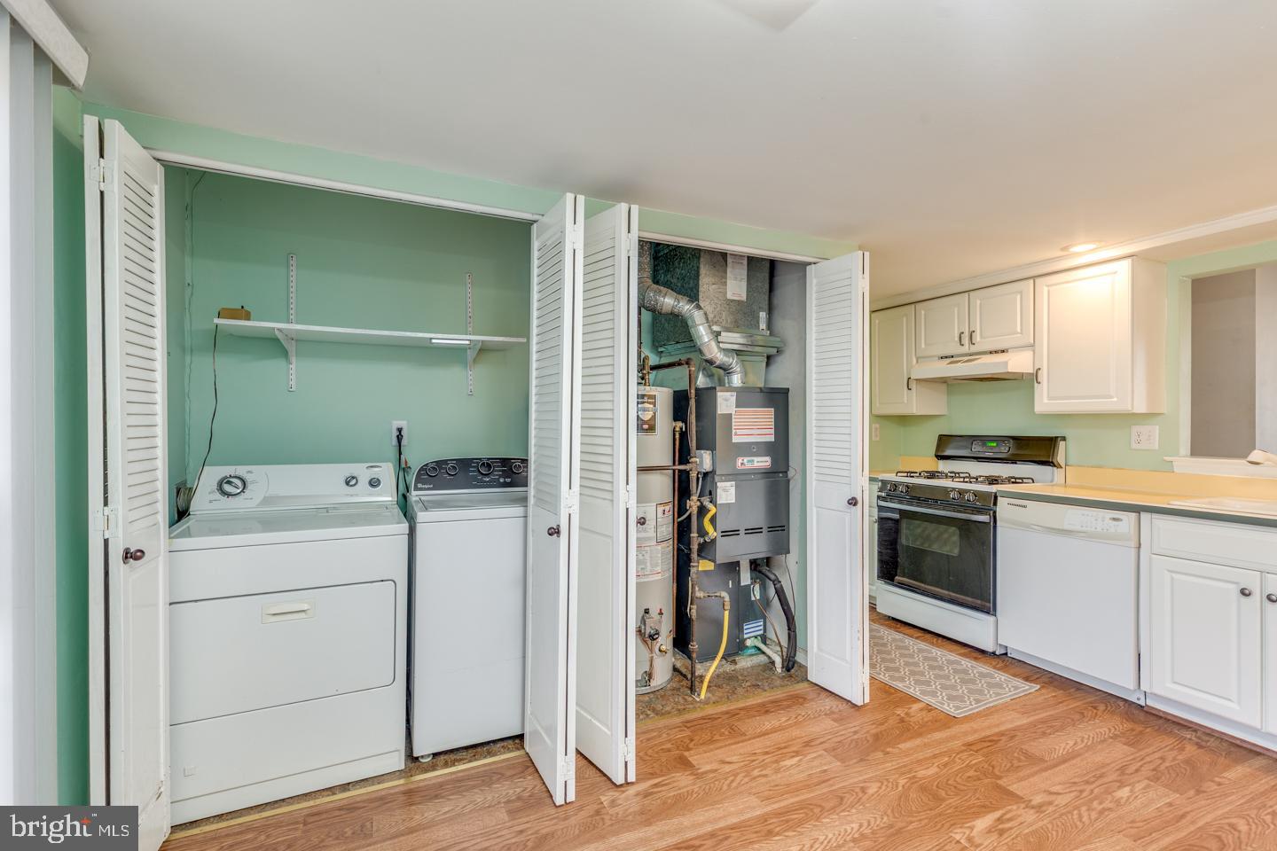 923 Chesterfield Road Haddonfield, NJ 08033 - Photo 16 of 31 a kitchen with a stove cabinets and a sink