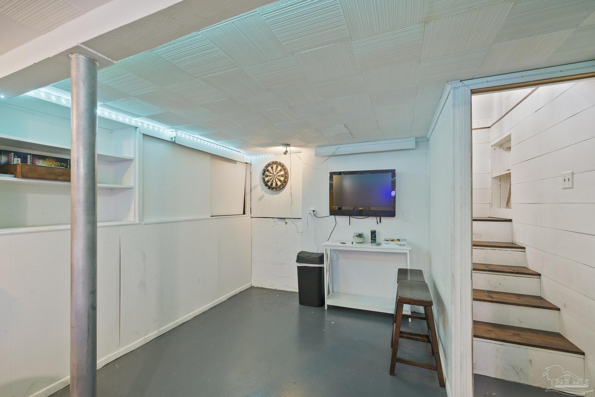 200 Clematis Street Pensacola, FL 32503 - Photo 26 of 33 a living room with a couch and a flat screen tv