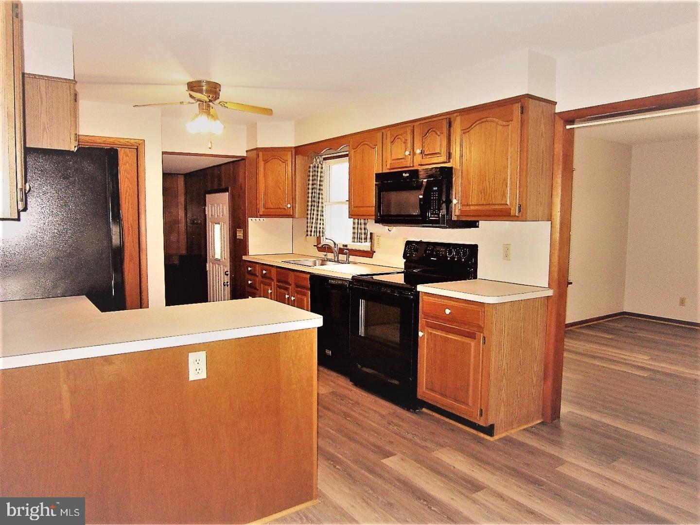 410 Longfield Road Newark, DE 19713 - Photo 3 of 20 Kitchen