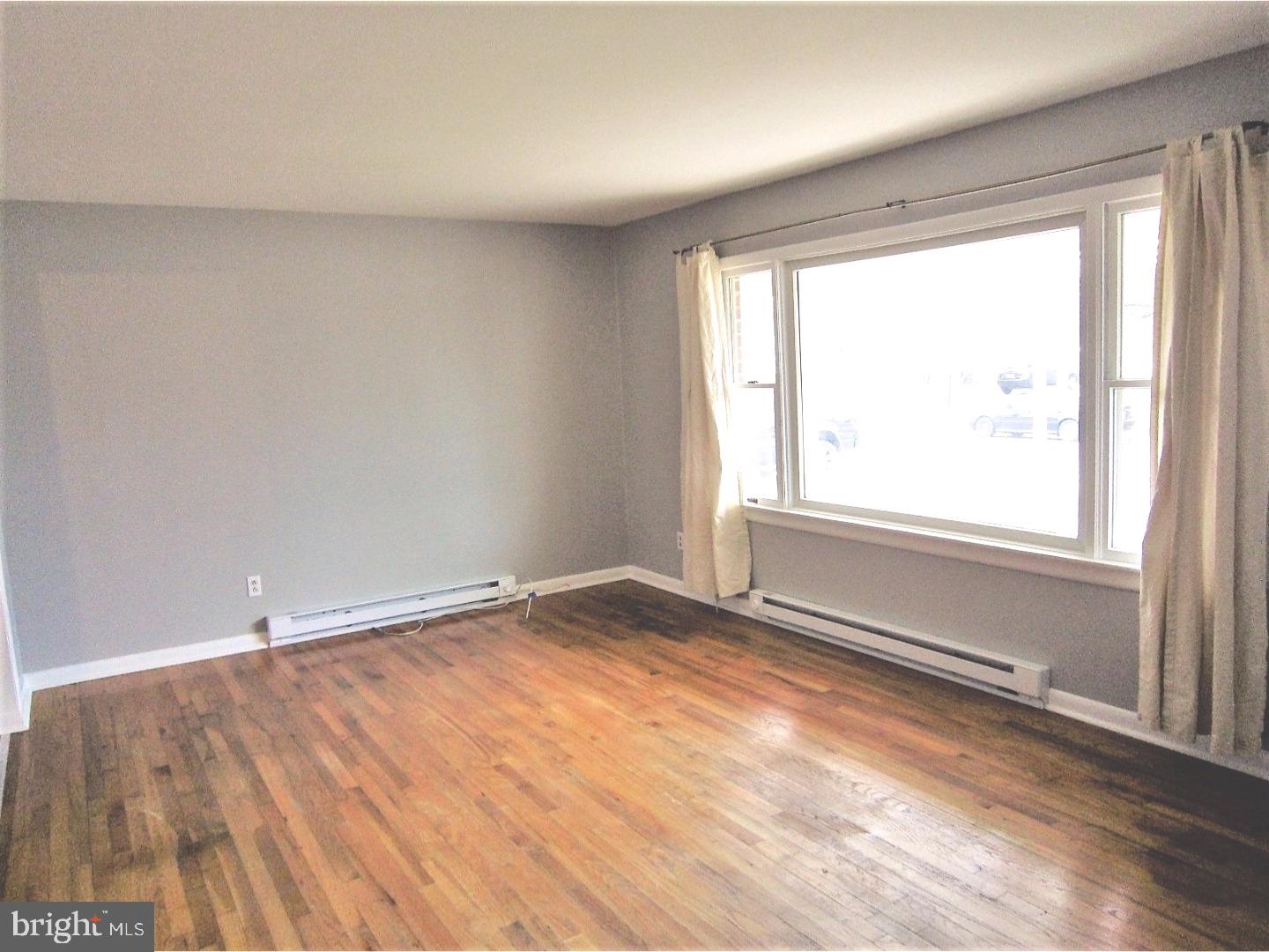 410 Longfield Road Newark, DE 19713 - Photo 8 of 20 Living Room