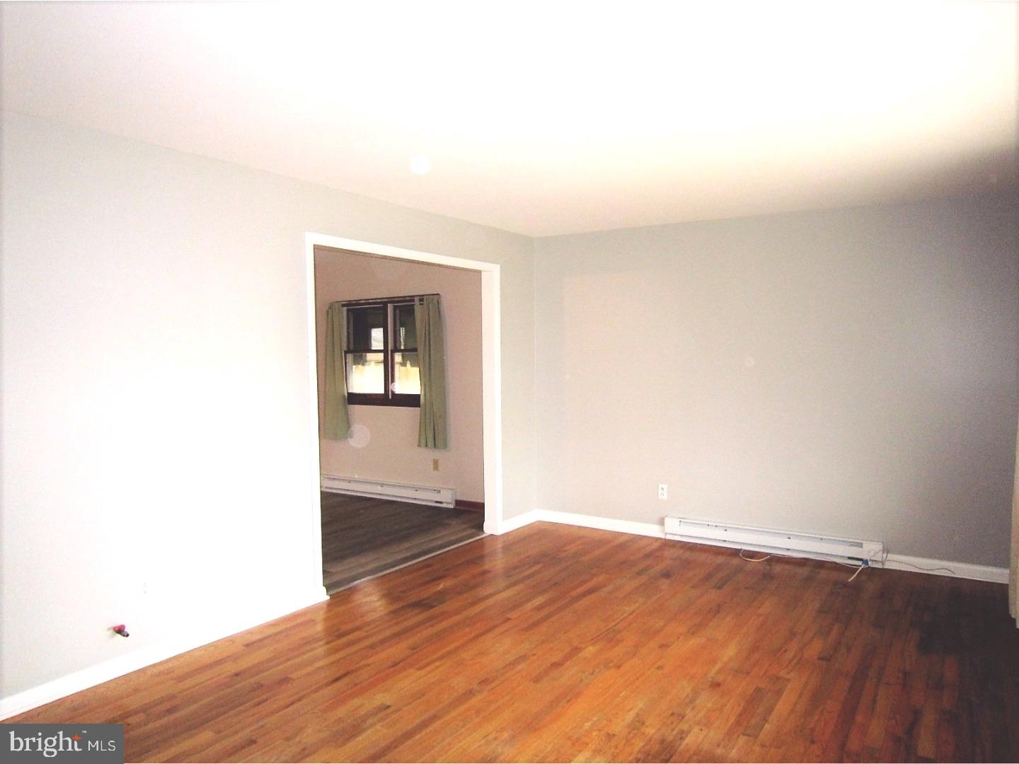 410 Longfield Road Newark, DE 19713 - Photo 9 of 20 Living Room