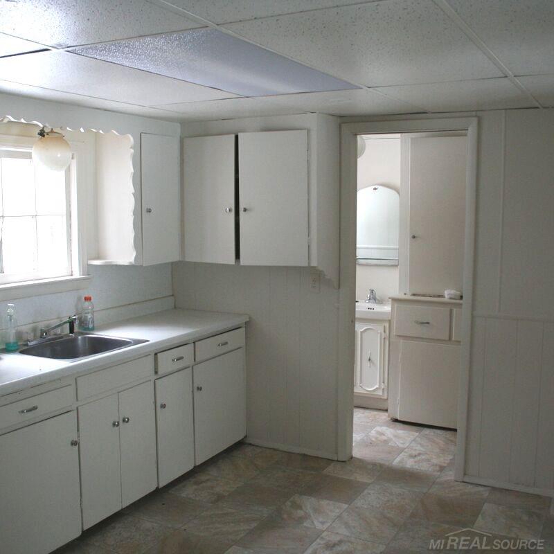 2531 South Lakeshore Road Applegate, MI 48401 - Photo 21 of 44 50060811-20.JPG