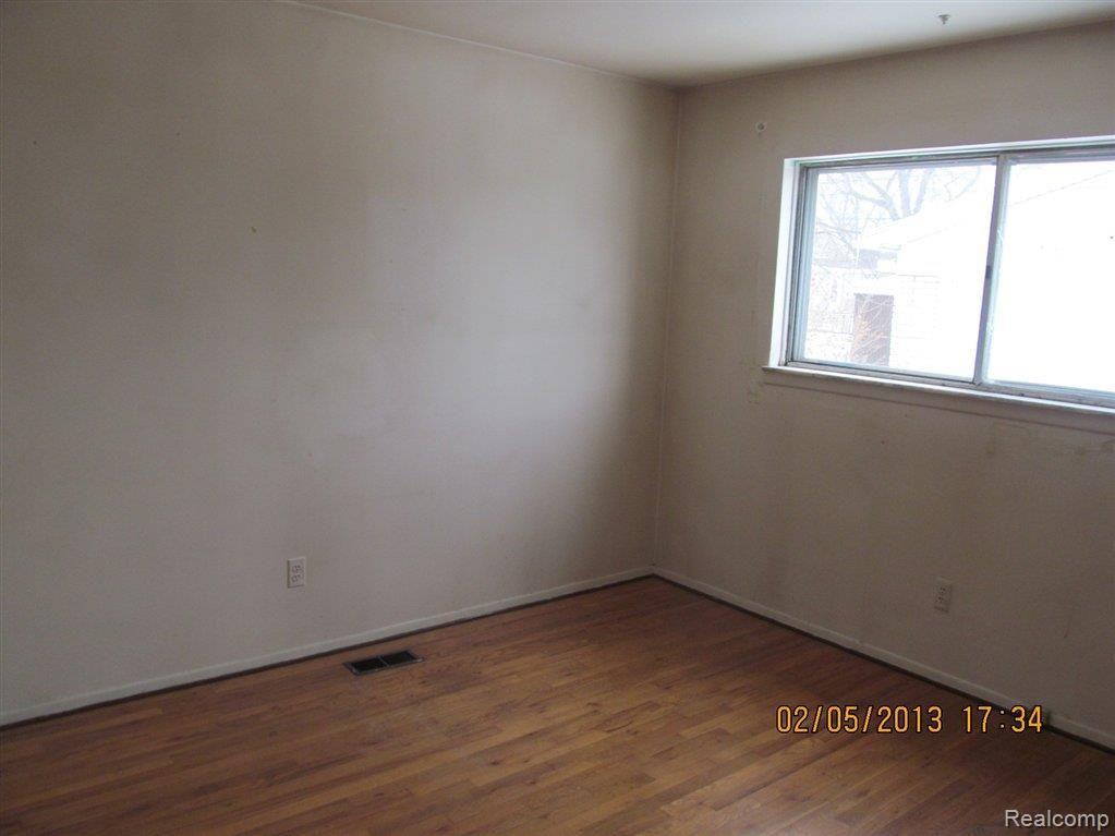 16831 Stephens Road Eastpointe, MI 48021 - Photo 11 of 13 stephens 011.jpg